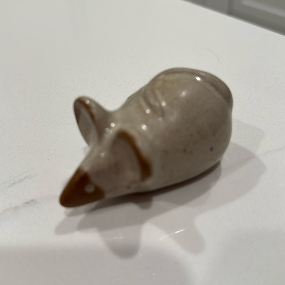 David Stewart Mouse Figurine Lions
Valley Stoneware Vintage -